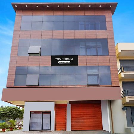 Townhouse Bidadi Formerly Royal Garuda Exterior foto